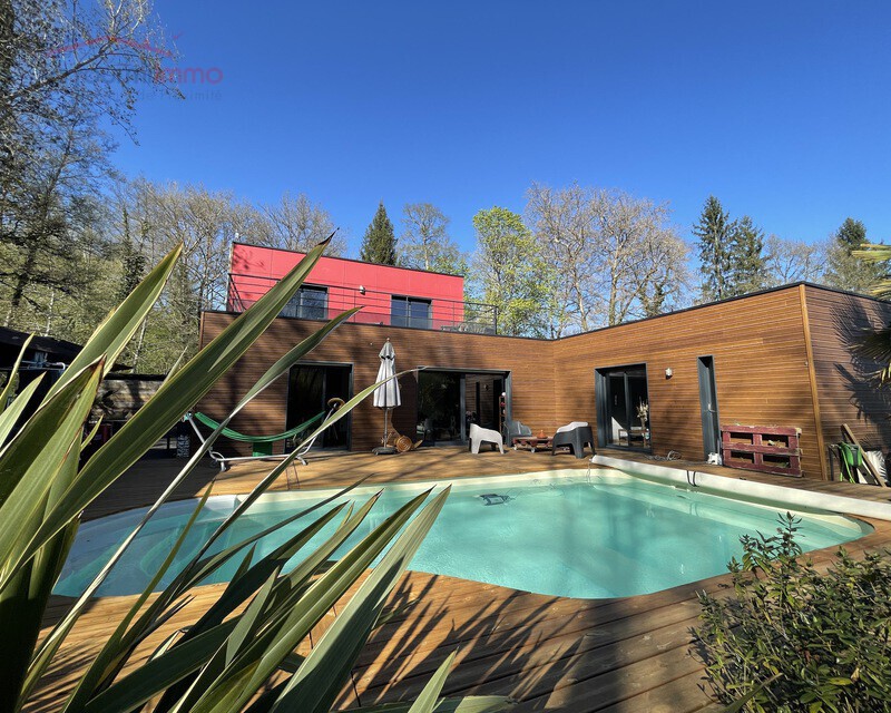Maison d'architecte avec piscine - sous compromis