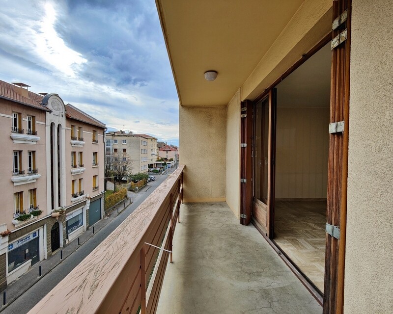 Appartement type 3, 76m2, Balcon et cave - vue balcon 