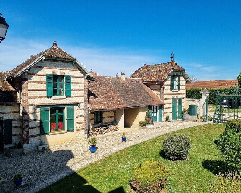 Château. Bourgogne-Franche-Comté - 20220428 113207