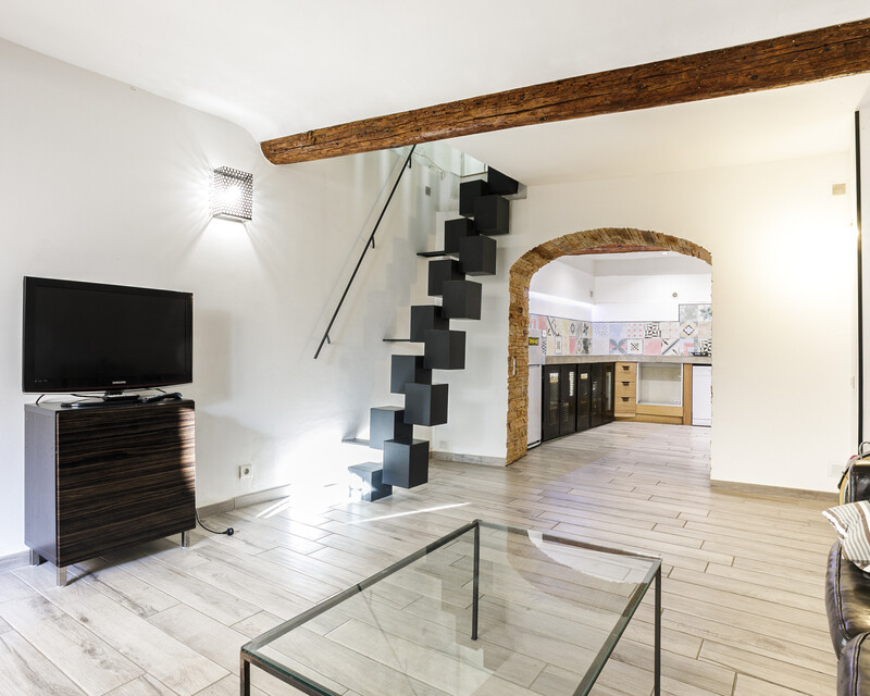 Appartement  T3  - duplex -  63 m2  Marseille  13002 - "Le Panier" - Séjour escalier duplex