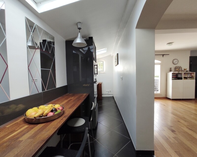Maison atypique de 90 m² sur parcelle de 236 m² - Enghien les bains - Cuisine aménagée et complément équipée