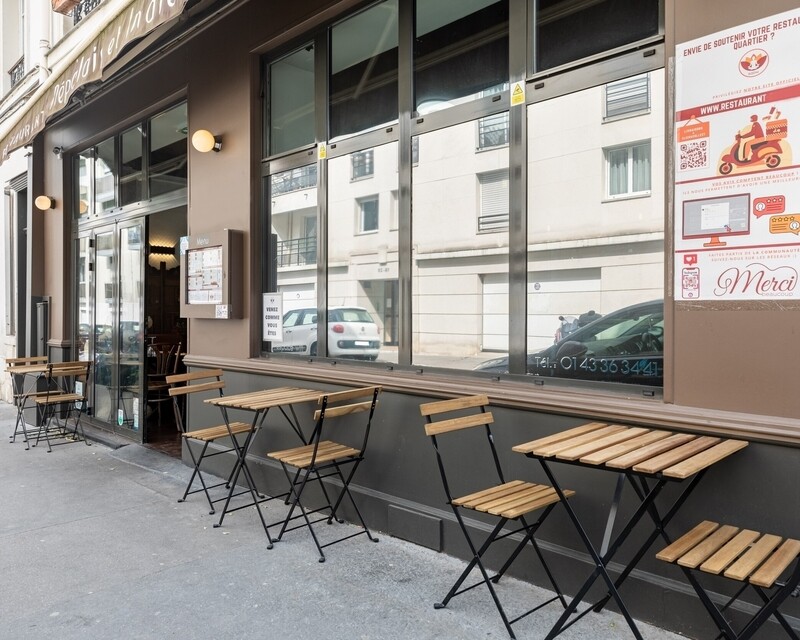 A Paris 75013, mur de restaurant - Façade 2