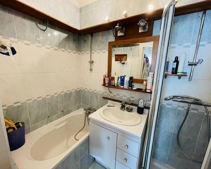 Appartement 3/4 pièces de 68 m2 - Salle de bains