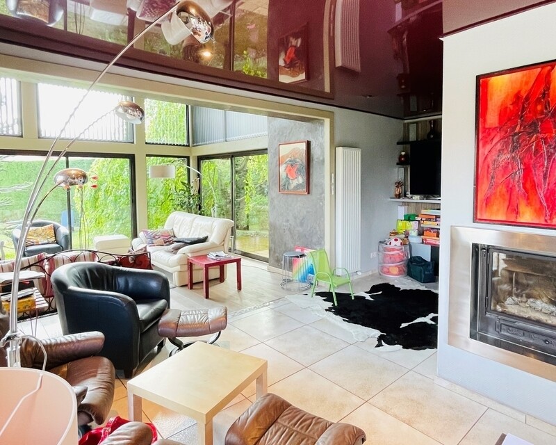 Villa de  209 m² 4 chambres jardin + piscine - Coin télé et cheminée